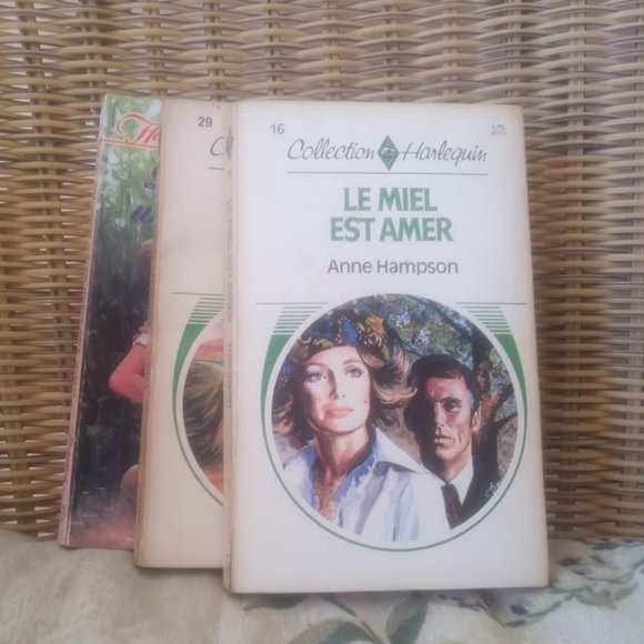 Lot de Livres Harlequin Vintages/Harlequin Romans D'Amour/Roman Français - Picture 4 of 4